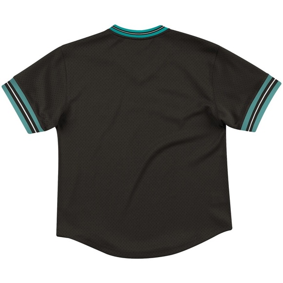 Mitchell & Ness Vancouver Grizzlies Hardwood Classics Unbeaten V-Neck T-Shirt - Picture 2 of 3